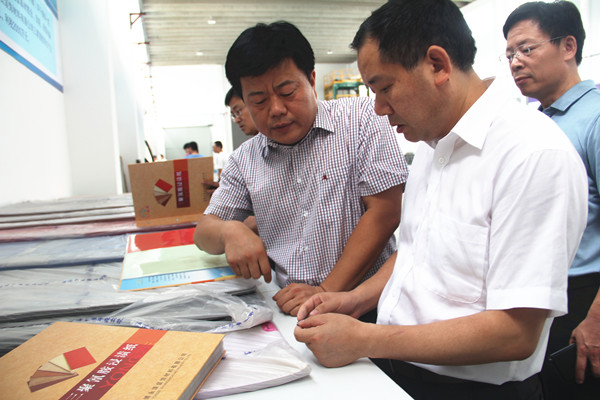 区委副书记、代理区长白平和来我公司调研