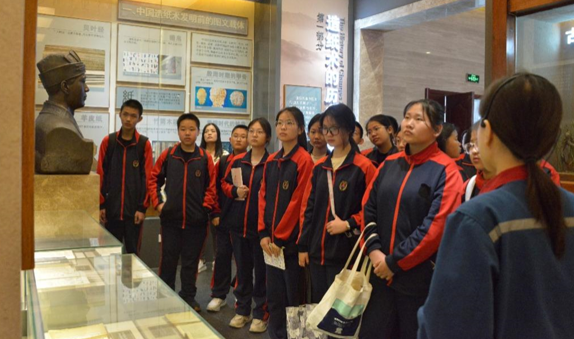 实验中学、雪宫中学师生到公司博物馆开展研学活动