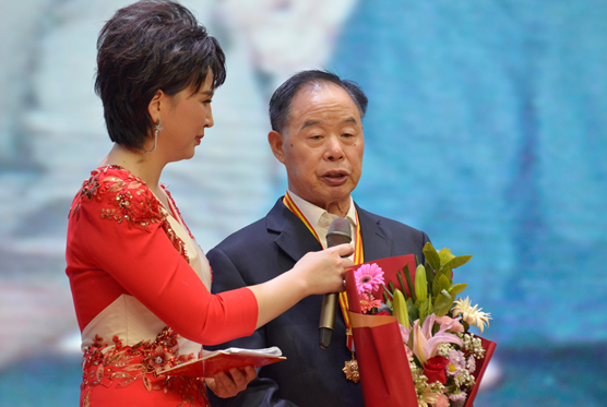 全区庆“五一”,齐峰获殊荣