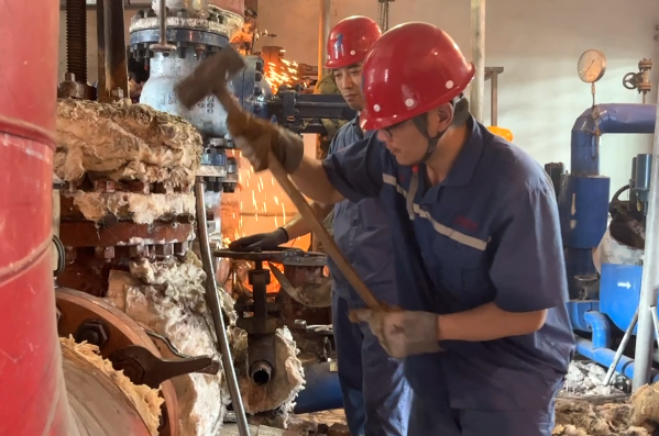 致敬高温下的最美奋斗者(一)