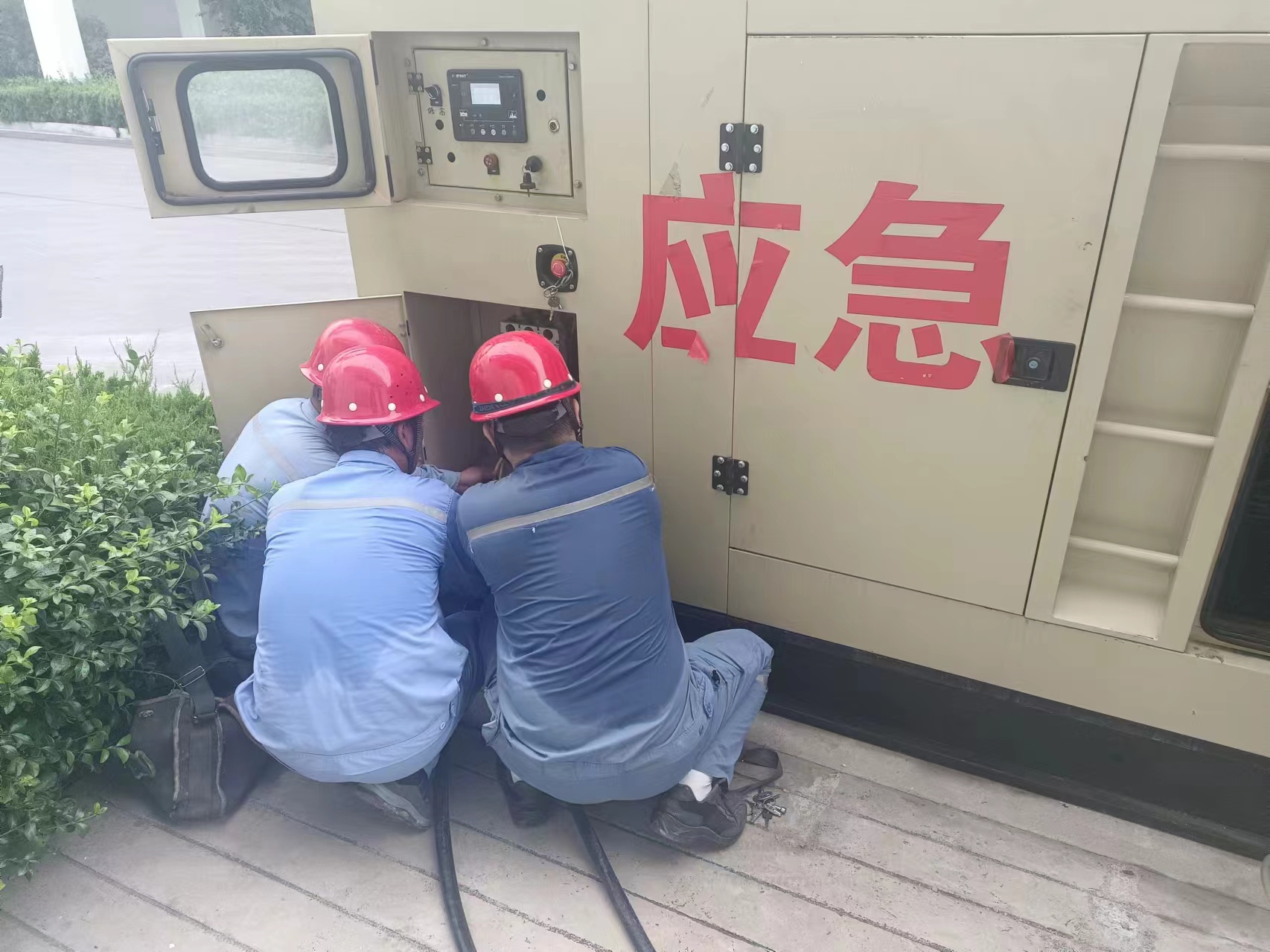 致敬高温下的最美奋斗者(三)