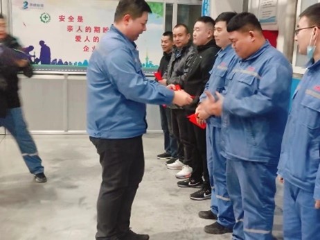 除夕慰问暖人心 坚守岗位情更浓